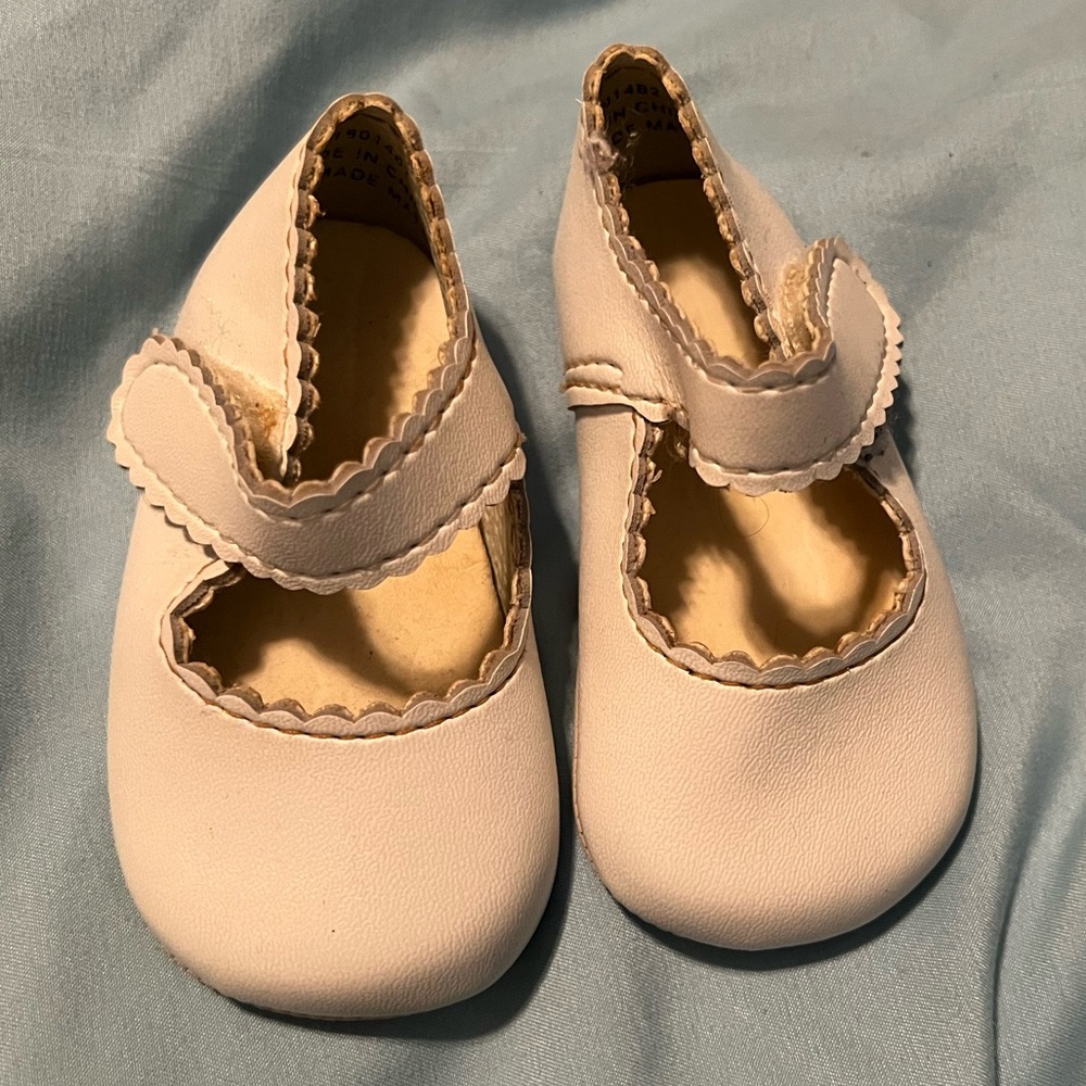 Darling White Scalloped Baby Shoes